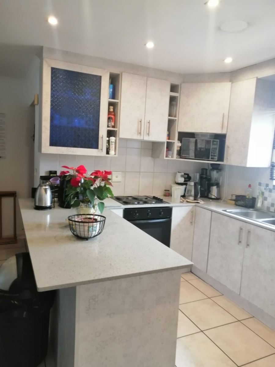 2 Bedroom Property for Sale in Sea Breeze Western Cape